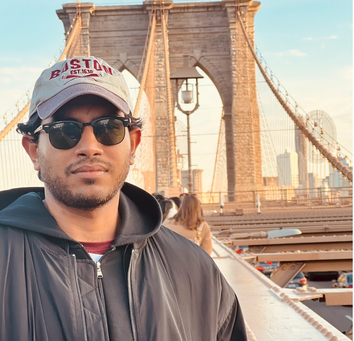 MD Rabbi on the Brooklyn Bridge in New York